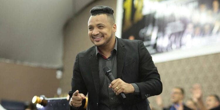 Pastor Wesley Oliveira retorna ao ministério e inaugura a Catedral Celebrai com secretária Clau