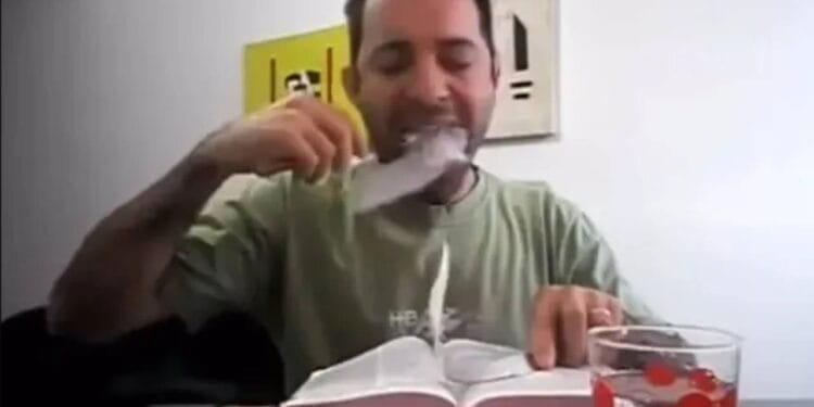 Vídeo de “pastor” comendo páginas da Bíblia repercute nas redes sociais