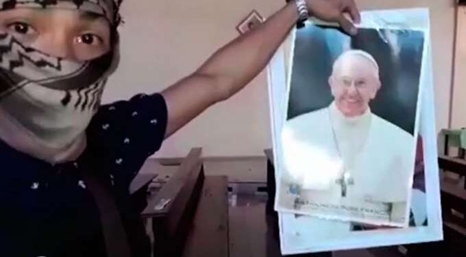 Estado Islâmico reage às homenagens feitas ao Papa Francisco