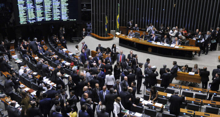 Projeto de Lei quer isentar de Imposto de Renda remessas de entidades religiosas ao exterior