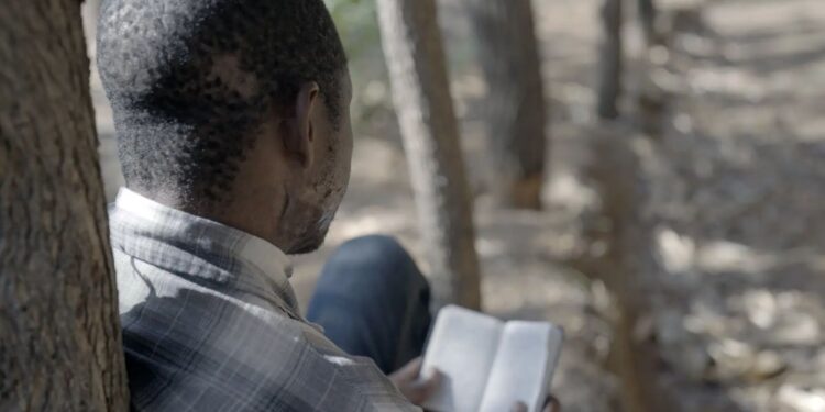 Cristão é crucificado e queimado vivo; Confira o testemunho