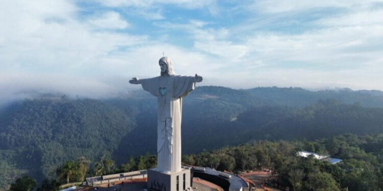 Município inaugura a maior estátua de Cristo do Brasil