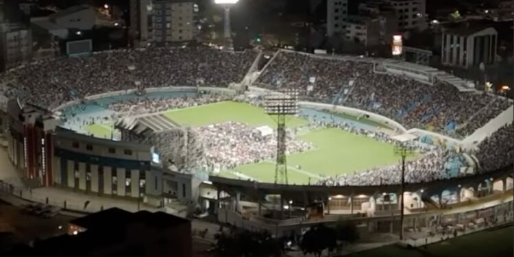 quase 8 mil se rendem a Cristo em sermão de Will Graham