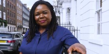 Enfermeira cristã afastada após trans condenado prestar queixa