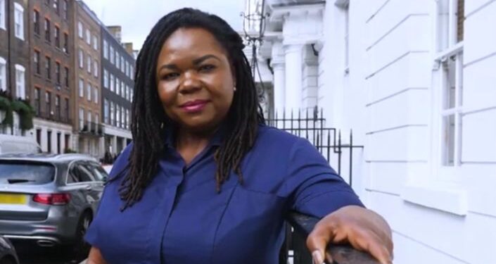 Enfermeira cristã afastada após trans condenado prestar queixa