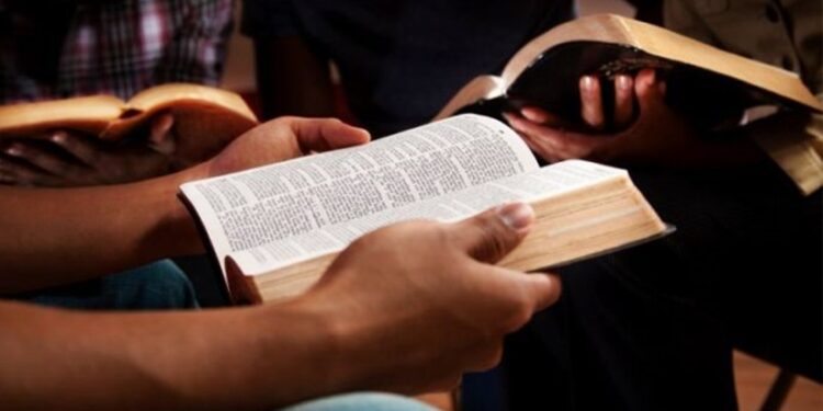 Pesquisa mostra mudança no uso da Bíblia na Geração Y