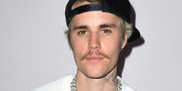 Entenda a reação de Justin Bieber após ser criticado por cristãos
