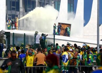 Político faz pedido ao STF visando a fé dos presos em 8 de janeiro