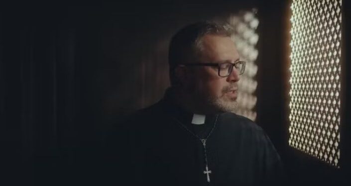 nova lei pode obrigar padres a quebrar segredo