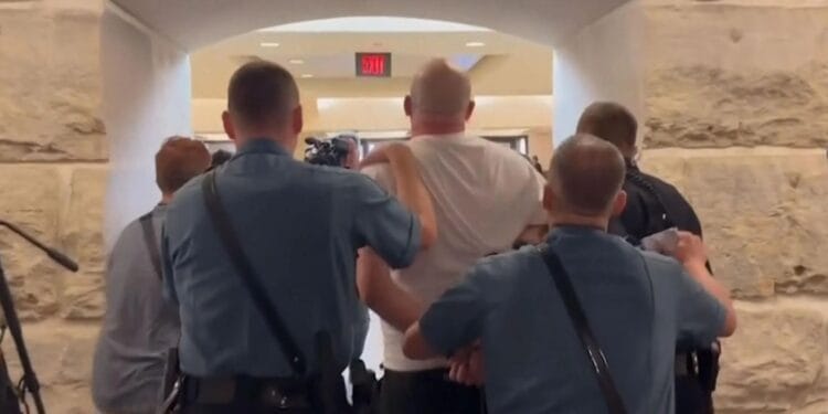 Ritual satânico em local onde decisões políticas são tomadas