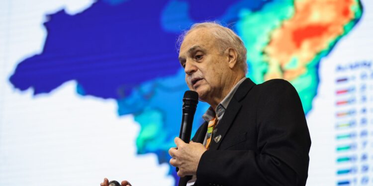 Brasil pode zerar emissões até 2040, diz Carlos Nobre