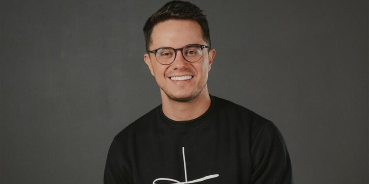 Deive Leonardo vai estrear 1º programa cristão no SBT