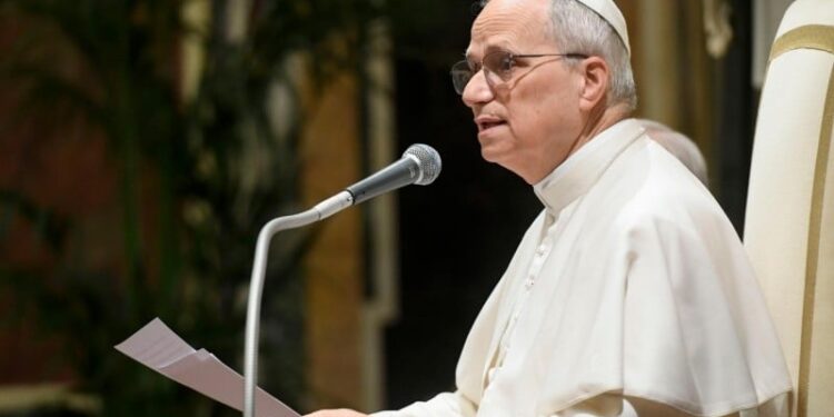 Papa Leão defende família tradicional e condena aborto em discurso a diplomatas