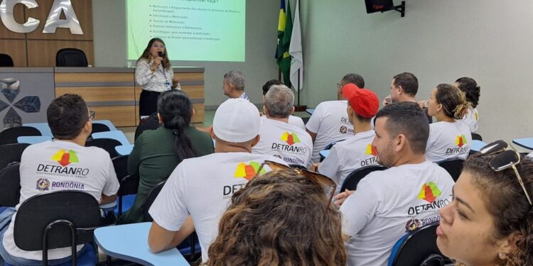 Encontro de instrutores de trânsito oportuniza aperfeiçoamento do ensino teórico e prático de direção veicular