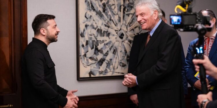 Franklin Graham ora por Zelensky em encontro na Alemanha: “Oramos pela paz”