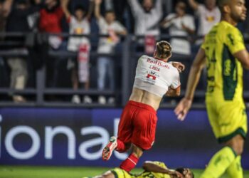 Pitta marca e deixa Bragantino na vice-liderança do Brasileiro