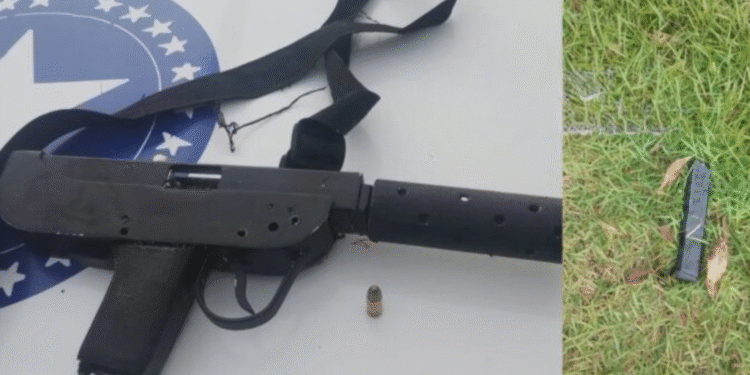 Emboscada: PM encontra submetralhadora após troca de tiros com bandidos encapuzados 