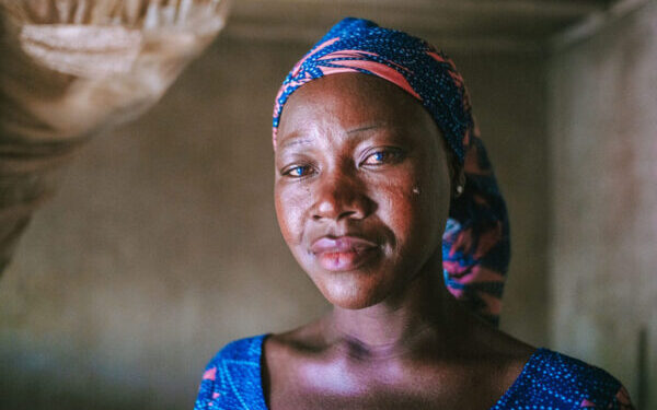 cristã em cativeiro recusa negar a Jesus