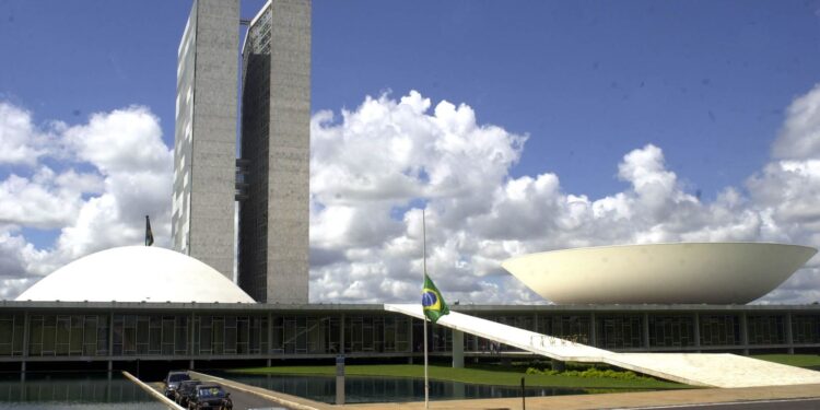 Comissões do Senado aprovam flexibilização do licenciamento ambiental