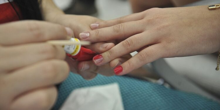 Serviços crescem 0,3% em março, na segunda alta seguida