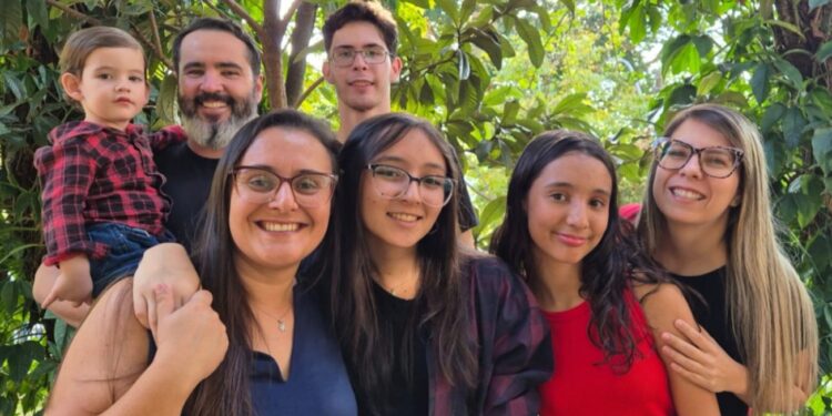 Evangélica abandona a fé para viver em poligamia