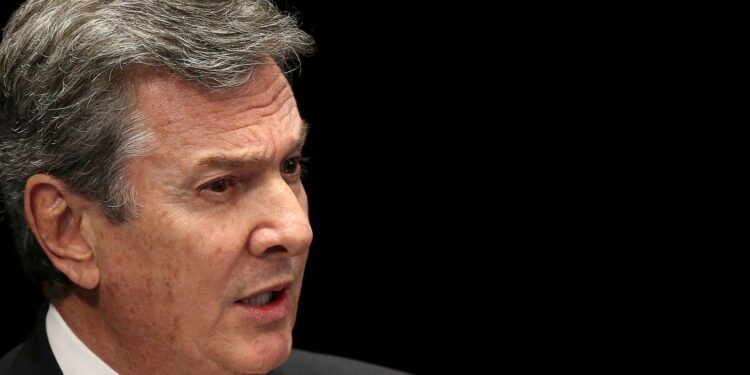 Ex-presidente Fernando Collor deixa presídio para cumprir pena em casa