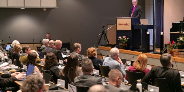 Igreja Luterana da Finlândia define medida sobre casamento gay