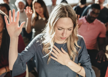 Mais pessoas estão indo à igreja do que antes da pandemia, no Reino Unido