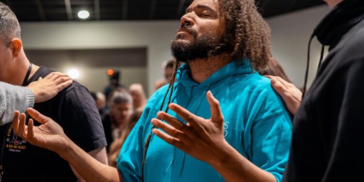 Igreja Vineyard tenta se desvincular de pastor que diz ir ao inferno