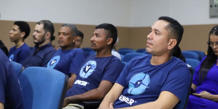 Mais 24 concluintes de cursos do Vencer recebem kits profissionais em Ji-Paraná