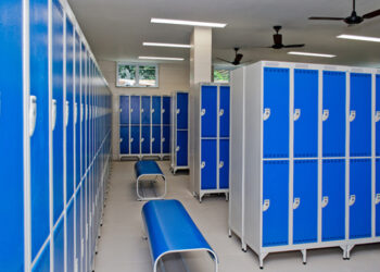 Alunos reprovam trans em vestiário e passam a ser investigados