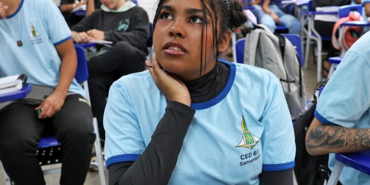 Pé-de-Meia: nascidos em setembro e outubro recebem parcela de R$ 200