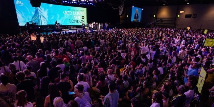 Mais de 17 mil ouvem o Evangelho e centenas aceitam Jesus em Londres