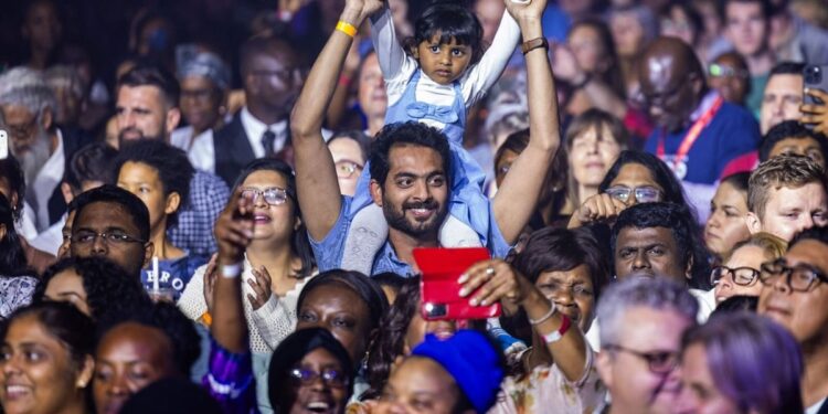 Mais de 3.000 aceitaram Jesus em três anos de cruzadas evangelísticas no Reino Unido