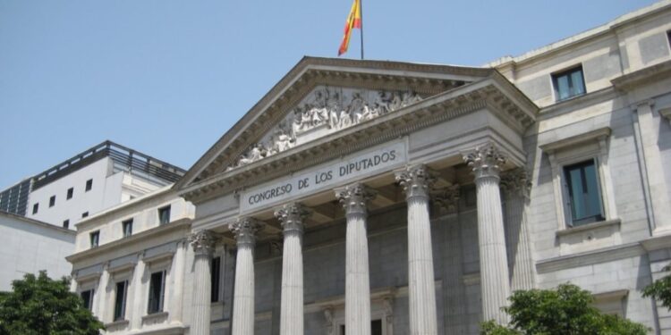 Espanha pode punir com prisão pastores que fizerem “terapias de conversão”