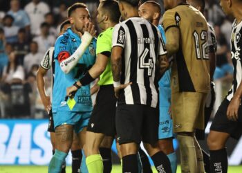 Neymar é expulso e Santos perde do Botafogo na Vila pelo Brasileirão
