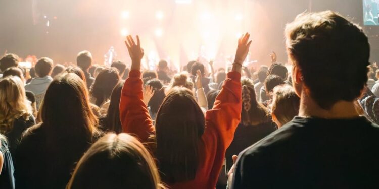 Pastor diz que 80% dos jovens que vão à igreja conhecem Jesus na internet