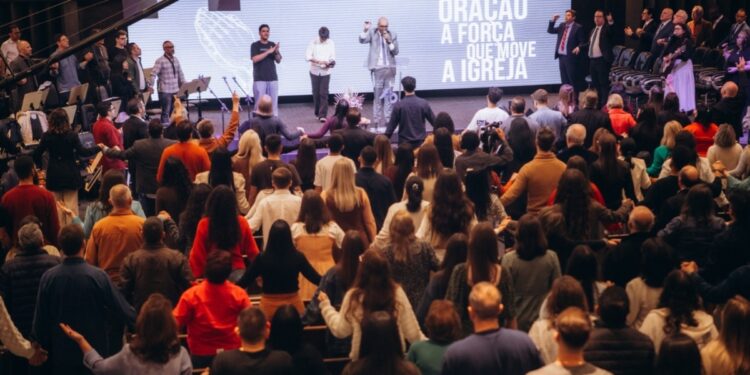 Evangélicos poderão ser maioria no Brasil em 2049, prevê pesquisador