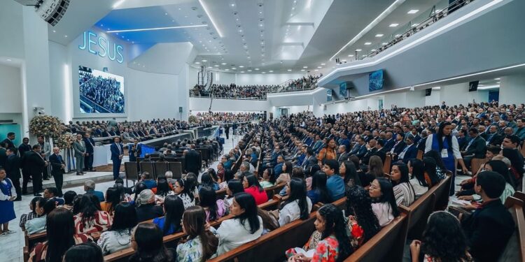 244 cidades do Brasil já têm maioria evangélica, aponta IBGE