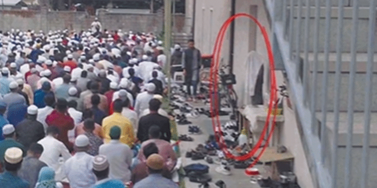 4 mil muçulmanos cobrem imagem de Jesus durante orações na Itália