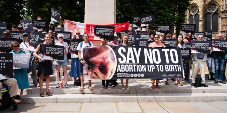Cristãos lamentam decisão do parlamento britânico que descriminaliza o aborto até o nascimento