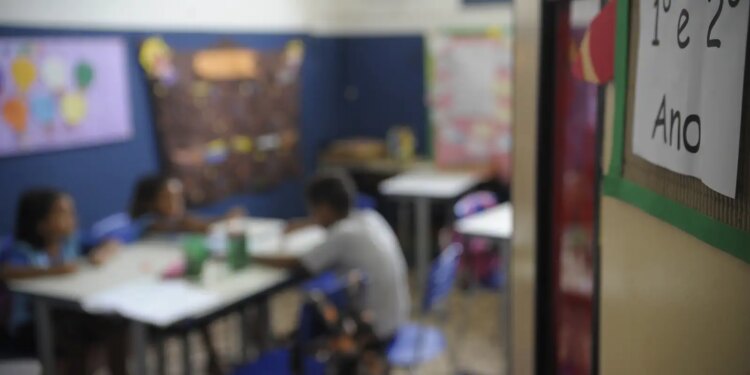 Lula assina decreto que cria Prêmio Nacional da Educação