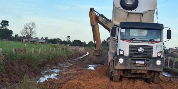 Prefeitura de Porto Velho garante acesso e fortalece produção leiteira na Vila da Penha