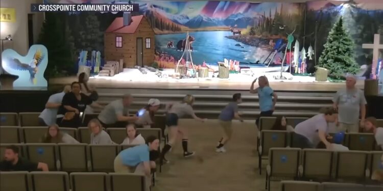 Igreja nos EUA é atacada por atirador durante escola bíblica