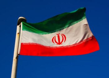 Cristãos são condenados a 12 anos de prisão por terem Bíblias, no Irã