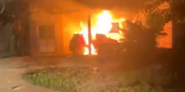 Mulher tem carro incendiado depois de receber ameaças do ex-genro