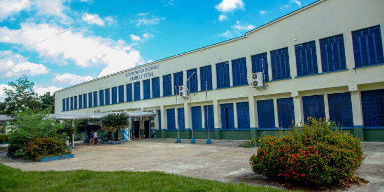 Governo de RO entrega obras do Instituto Estadual de Educação Carmela Dutra em Porto Velho