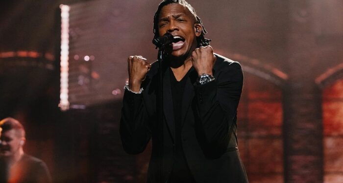 Michael Tait é alvo de novas acusações, incluindo drogar e agredir fã menor de idade