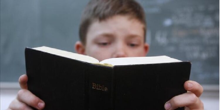 Entra em vigor a lei que reconhece a Bíblia como material didático