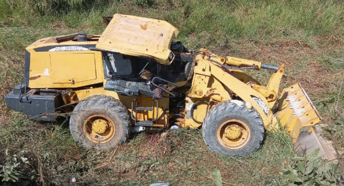 Trabalhador morre esmagado após escavadeira capotar durante obra na BR-364, em Porto Velho
